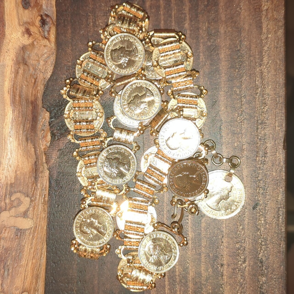 *Vintage* 1965 Queen Elizabeth Regina Gold Plated Coin Adjustable Chain Belt